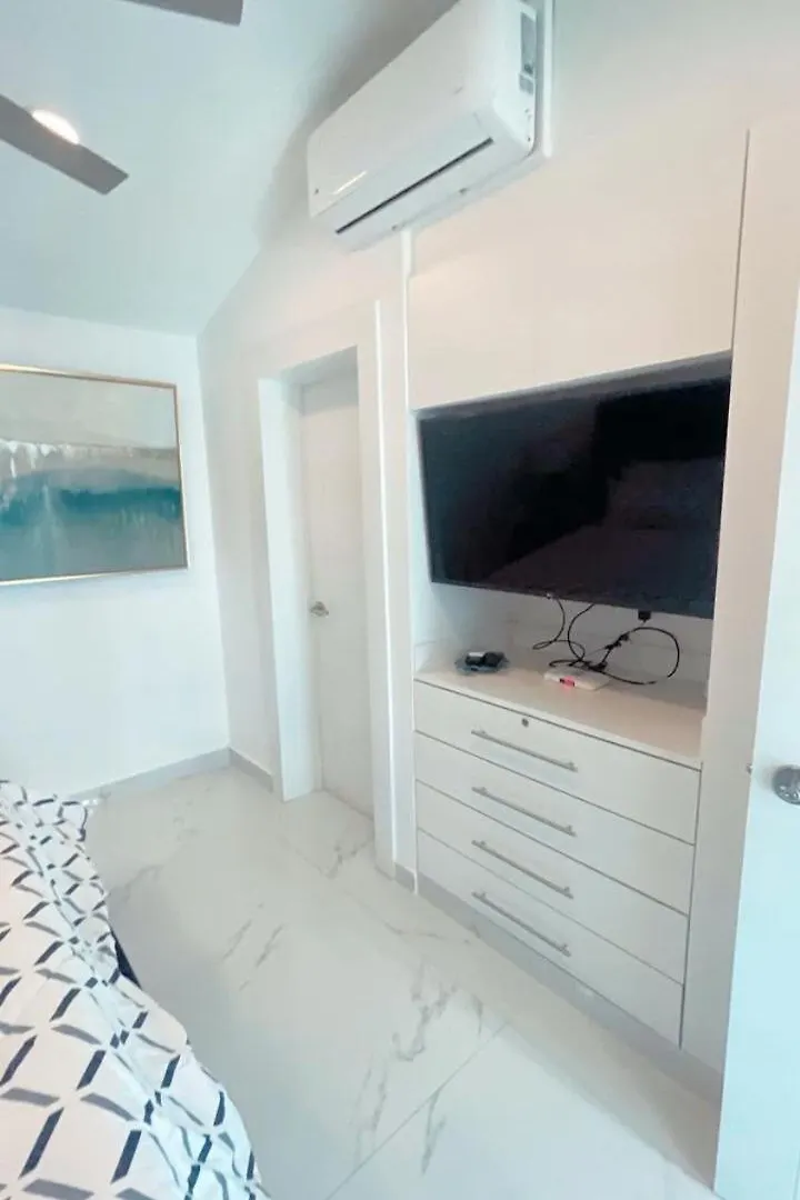Luxury Apartment Playa Dorada 普拉塔港 0*,